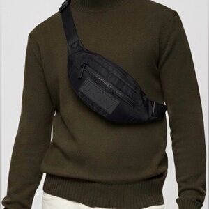 LIKE NEW DKNY Tilly Collection Logo Belt Bag in Black